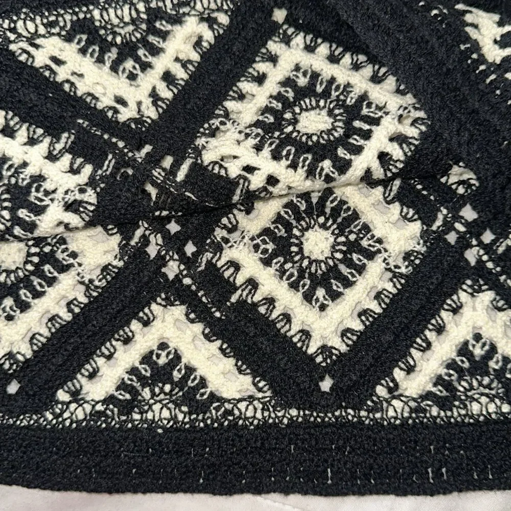 ELIE TAHARI XS S M Black Ivory Diamond Square Crochet Long Sleeve Top